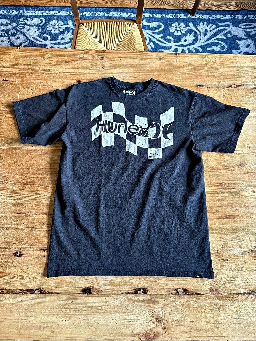 Hurley Graphic Tee in Black Large